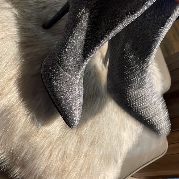 Charles David Silver Booties!  Size 9, Shiny Fabric Material 4 1/2“ heels SEXY! - Picture 2 of 6